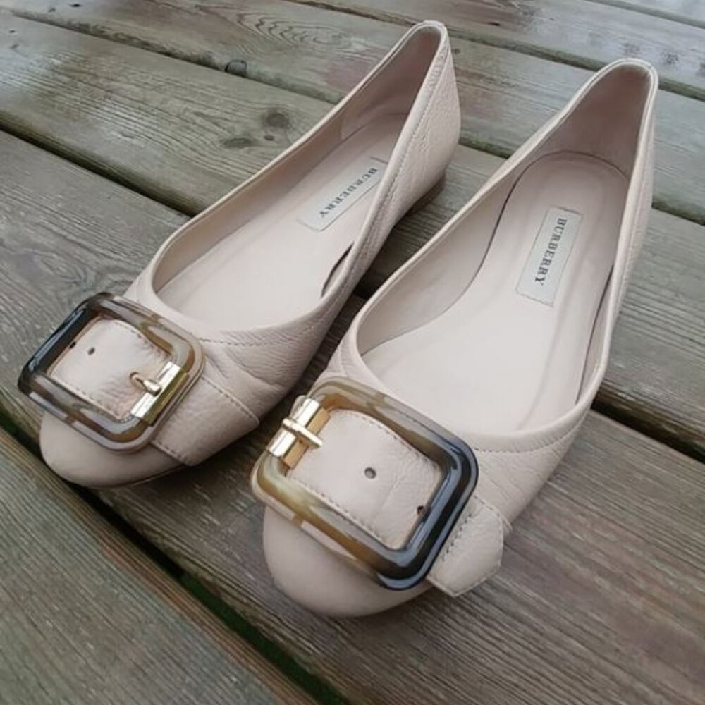Burberry light tan leather flats